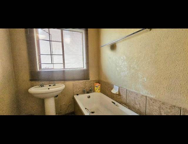 2 BEDROOM HOUSE FOR SALE IN LOTUS GARDENS